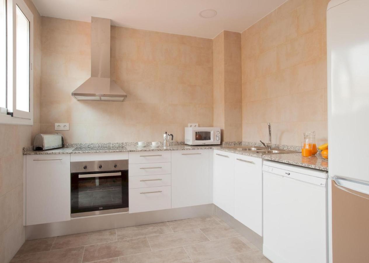 Apartment For Families And Staff Groups For 7 People Barcelona